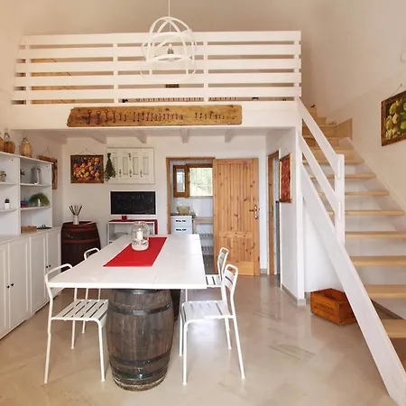Casa Vacanze Mina منزل ريفي